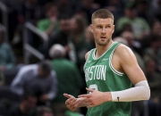 包含波尔津吉斯陷入低谷，引发争议连败，助攻爆棚球队命运悬念！的词条