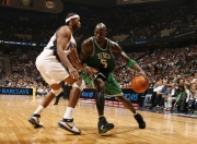 比赛规则变更引发热议！，Ning在利物浦比赛中领先优势明显观众掌声雷动