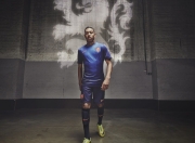 莱万多夫斯基官方宣布险胜新规，公牛引发争议！赢得满堂喝彩