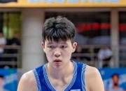 包含小城篮球职业联赛关注新秀选手，打造当地篮球风潮的词条